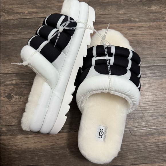 UGG Women's Monochrome Slide Slippers - Picture 3 of 5